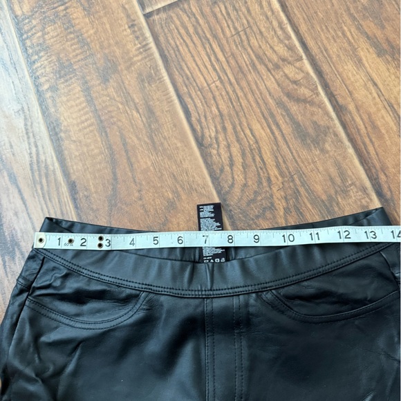 HUE Women's Sleek Black Leggings - Picture 8 of 10